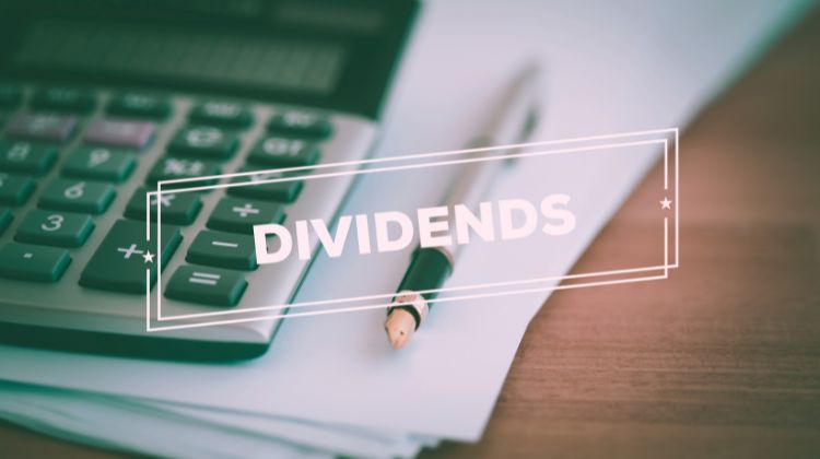 dividends pen and calculator